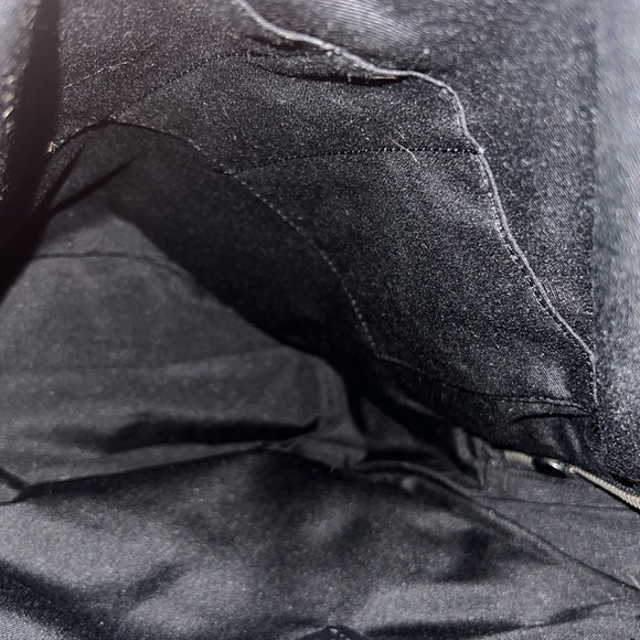 WEST SLIM BACKPACK IN SIGNATURE CANVAS (COACH F78756)
CHARCOAL/BLACK - Picture 15 of 16
